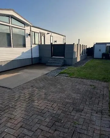 Field View Retreat Mawbray